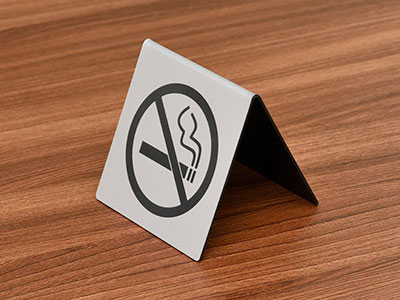 Настольная табличка Знак не курить