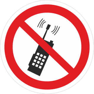Знак Запрещается пользоваться мобильным телефоном или рацией