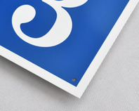 Эмалированная табличка синего цвета RAL 5005